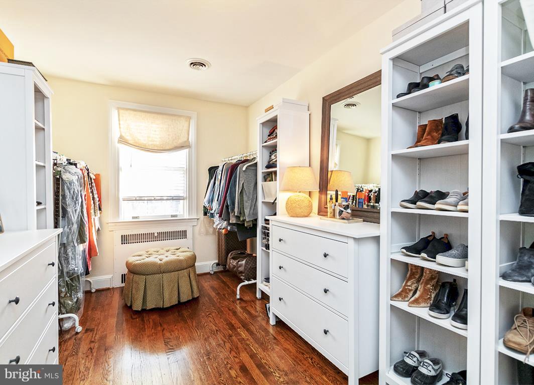 231 Hopkins Road Baltimore, MD 21212 - Photo 21 of 38 Dressing Room
