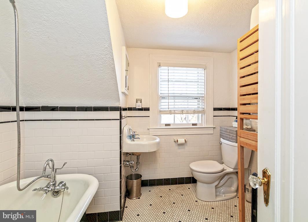 231 Hopkins Road Baltimore, MD 21212 - Photo 22 of 38 Bath 1