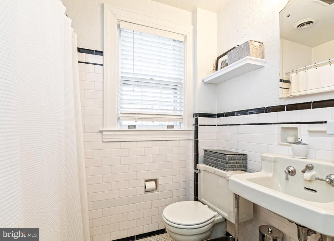 231 Hopkins Road Baltimore, MD 21212 - Photo 28 of 38 Bath 1