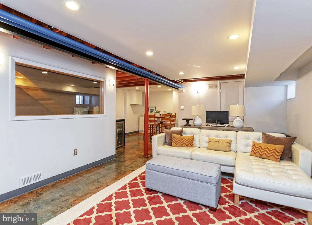 231 Hopkins Road Baltimore, MD 21212 - Photo 31 of 38 Lower Level Clubroom