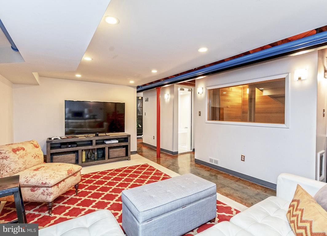 231 Hopkins Road Baltimore, MD 21212 - Photo 33 of 38 Lower Level Clubroom