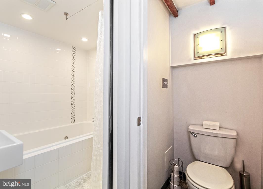 231 Hopkins Road Baltimore, MD 21212 - Photo 37 of 38 Bath 2