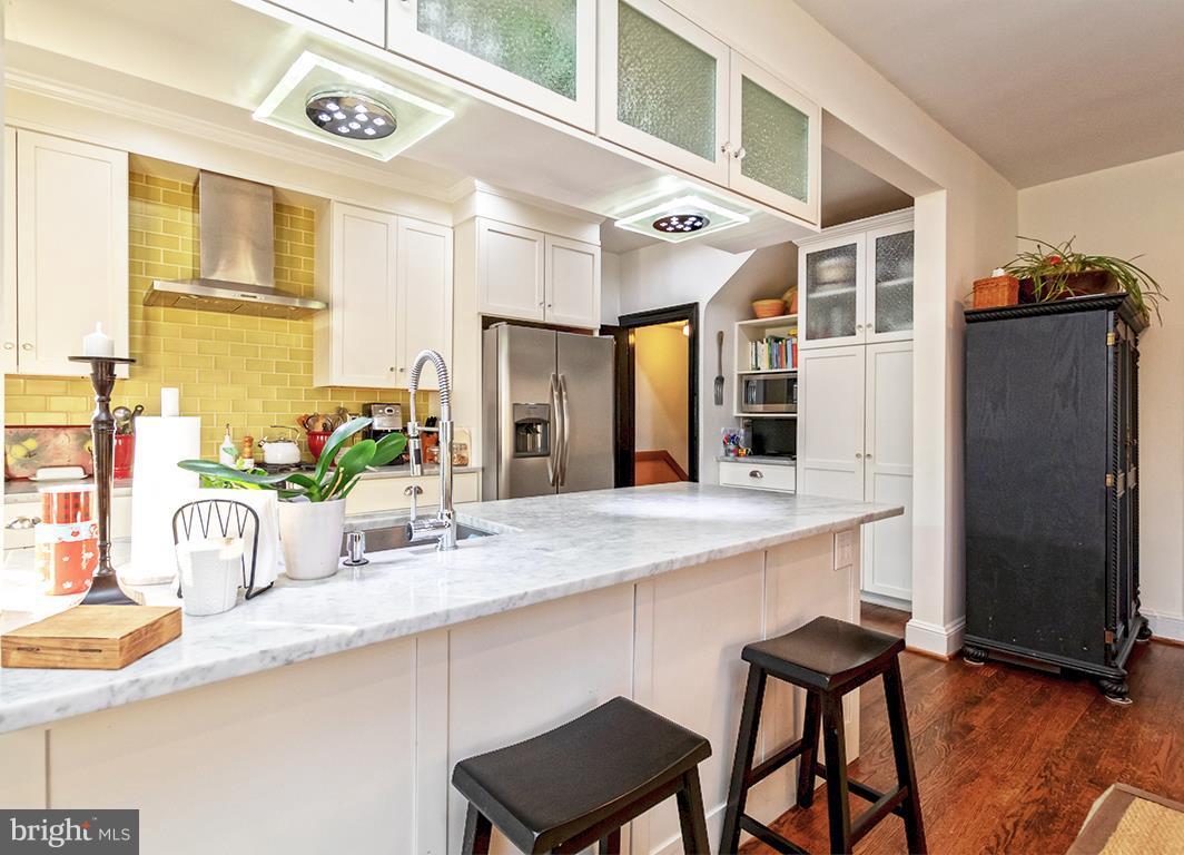 231 Hopkins Road Baltimore, MD 21212 - Photo 10 of 38 Breakfast Bar