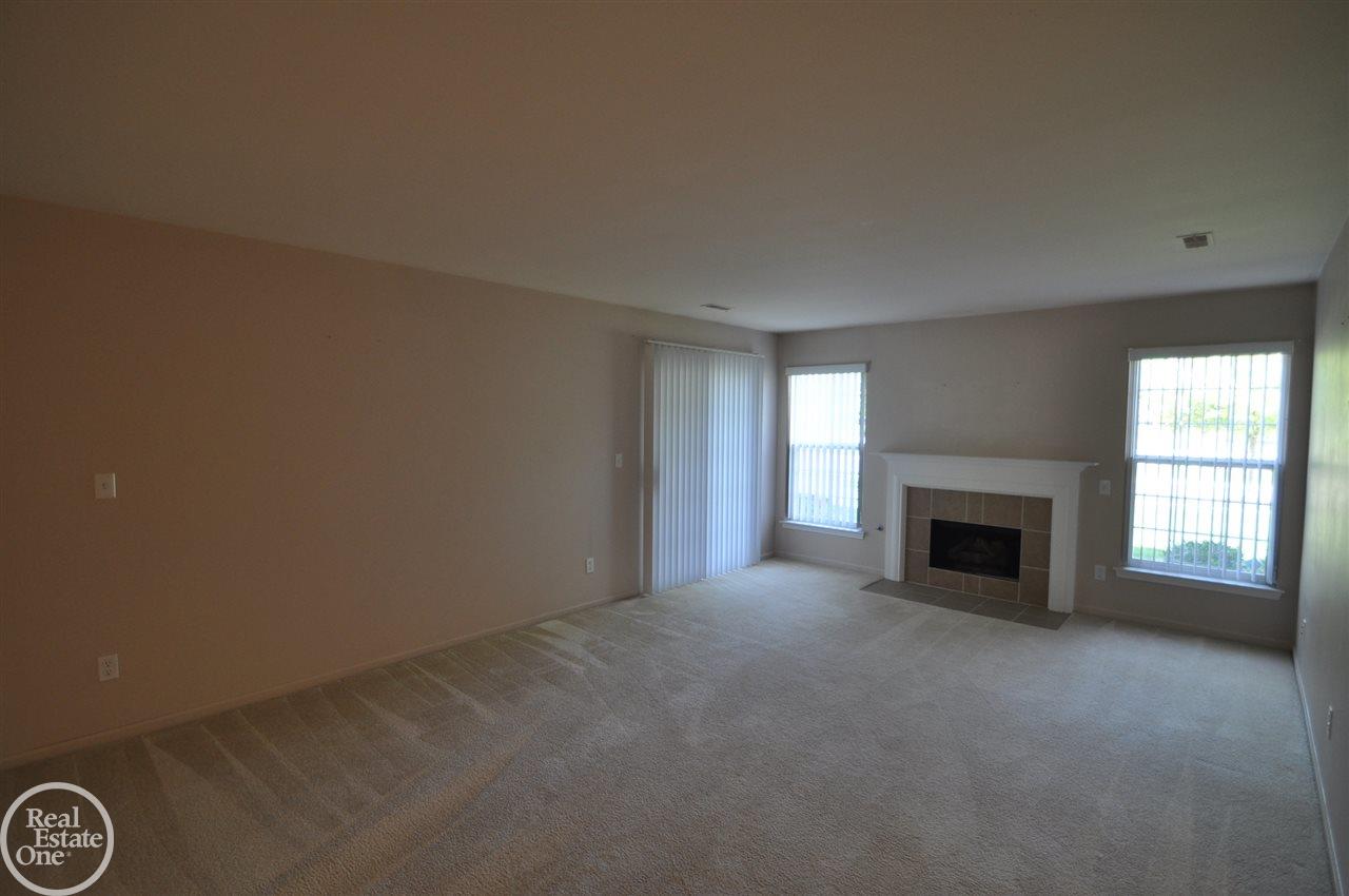 3561 Oakmonte Boulevard Rochester, MI 48306 - Photo 6 of 30 31264234-5.JPG