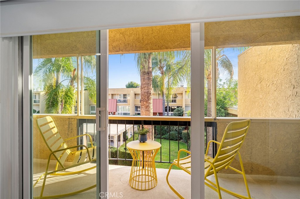 5435 Yarmouth Avenue, Unit 7 Encino, CA 91316 - Photo 16 of 31 a room with furniture and large windows