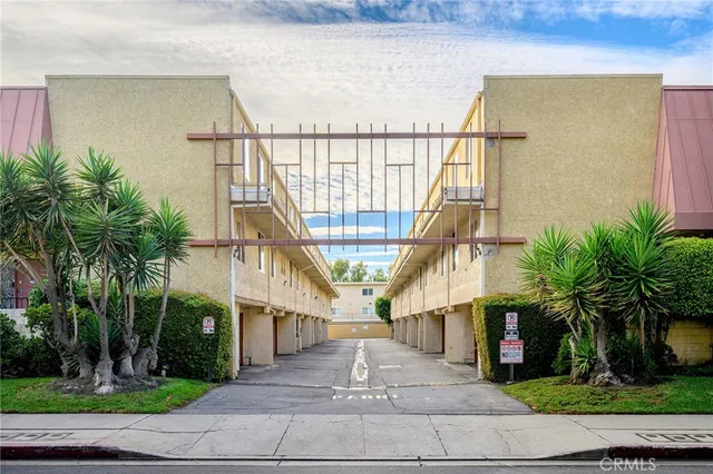 $3,500 | 5435 Yarmouth Avenue, Unit 7, Encino, CA 91316