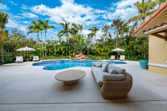 $20,000 | 1033 Almeria Avenue, Coral Gables, FL 33134