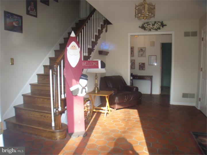 8 Flint Road Newark, DE 19711 - Photo 3 of 25 Foyer