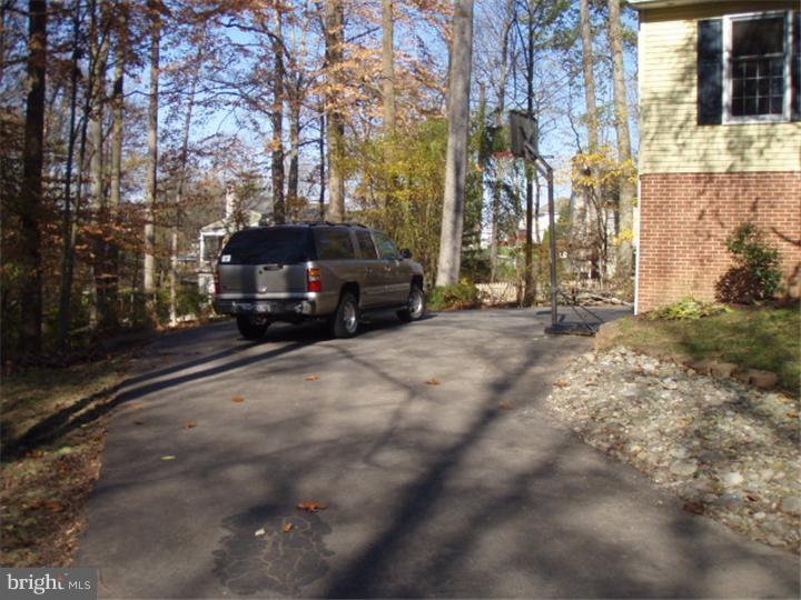 8 Flint Road Newark, DE 19711 - Photo 24 of 25 Driveway