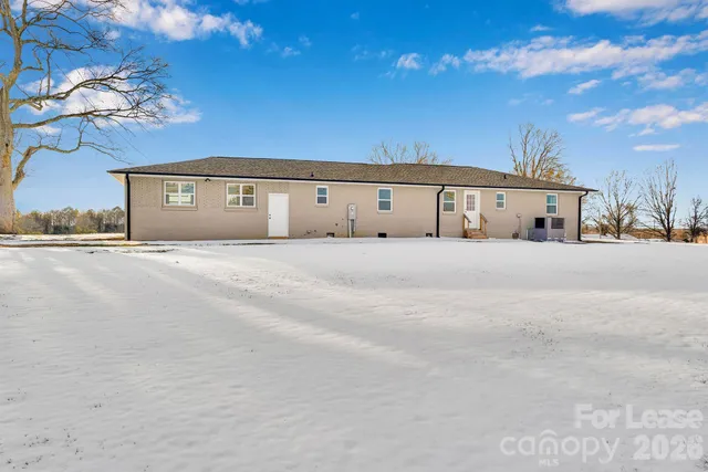 $2,000 | 2765 Long Circle, Iron Station, NC 28080