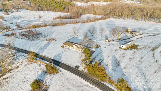 $2,000 | 2765 Long Circle, Iron Station, NC 28080