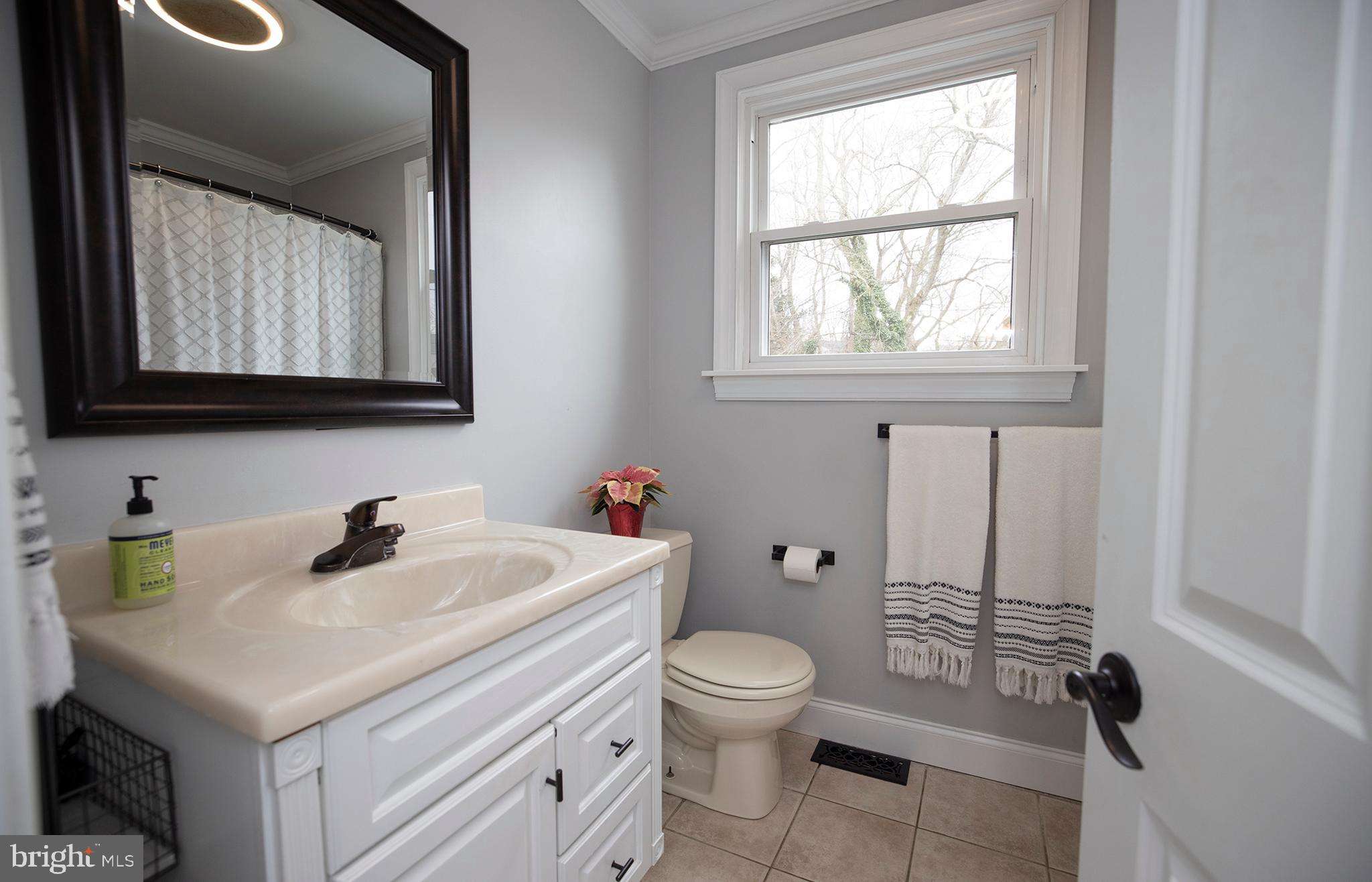 846 Valley View Road Media, PA 19063 - Photo 12 of 23 Full Bath
