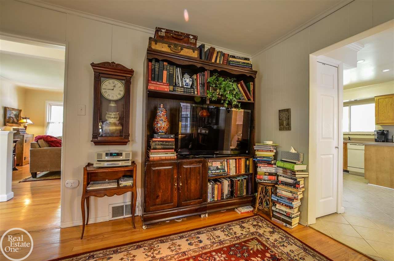 474 Allard Road Grosse Pointe, MI 48236 - Photo 15 of 29 50046390-14.JPG