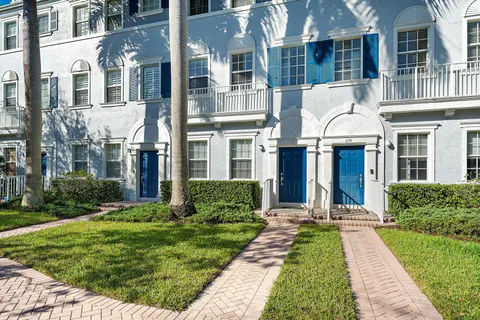 $449,990 | 238 West Thatch Palm Circle, Jupiter, FL 33458