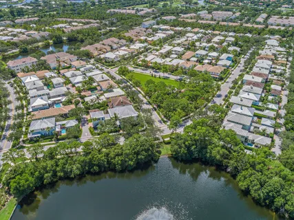 $449,990 | 238 West Thatch Palm Circle, Jupiter, FL 33458