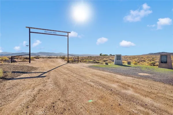 $949,900 | 37404 Harvard Road, Newberry Springs, CA 92365