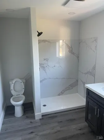 a bathroom with a toilet and a shower