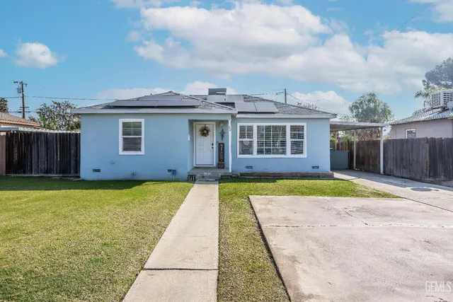 a view of outdoor space yard and front view of a house