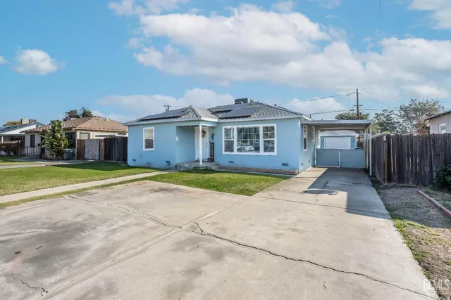 a view of house with a yard
