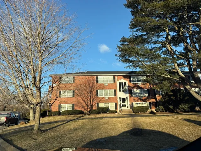 $2,800 | 2 Tara Drive, Unit 1, Weymouth, MA 02188