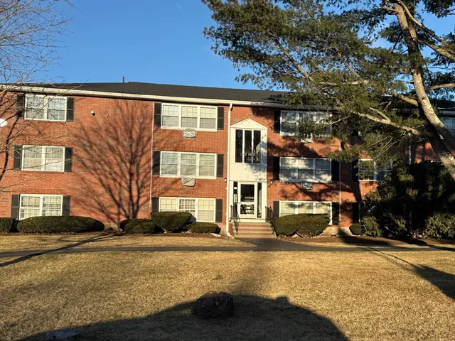 $2,800 | 2 Tara Drive, Unit 1, Weymouth, MA 02188