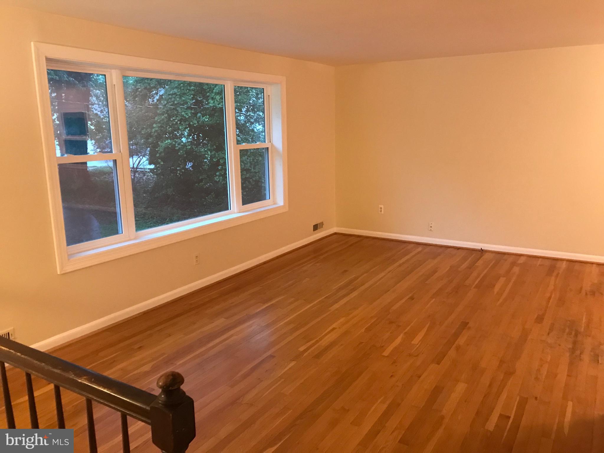 113 Kingsley Road Southwest Vienna, VA 22180 - Photo 5 of 40 Bright and airy living space awaits.