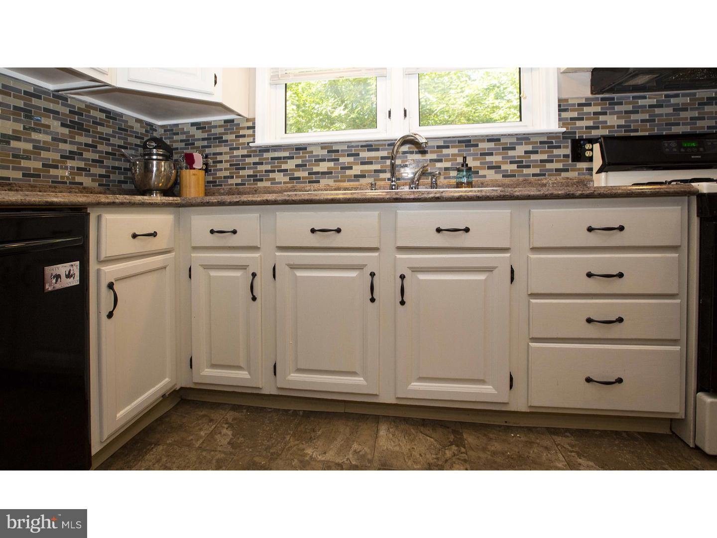 709 Filbert Street Palmyra, NJ 08065 - Photo 2 of 24 Kitchen