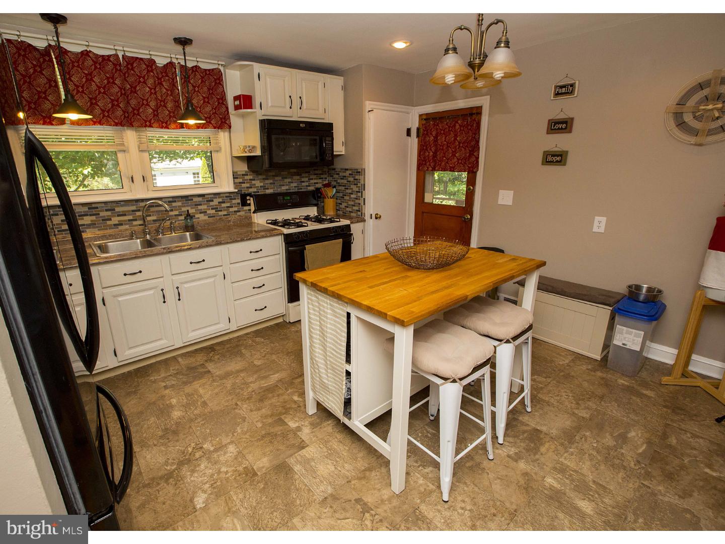 709 Filbert Street Palmyra, NJ 08065 - Photo 3 of 24 Kitchen