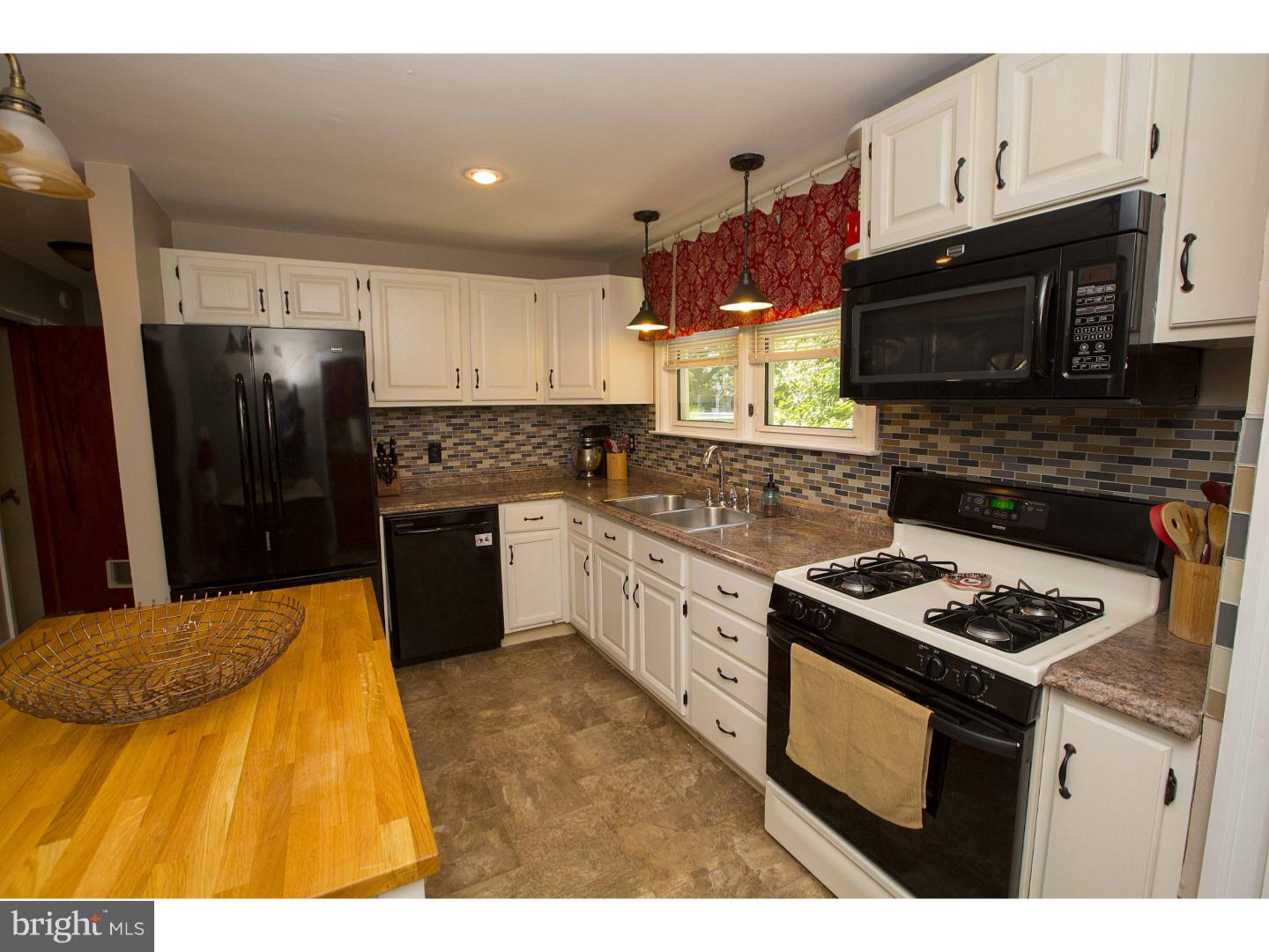 709 Filbert Street Palmyra, NJ 08065 - Photo 4 of 24 Kitchen