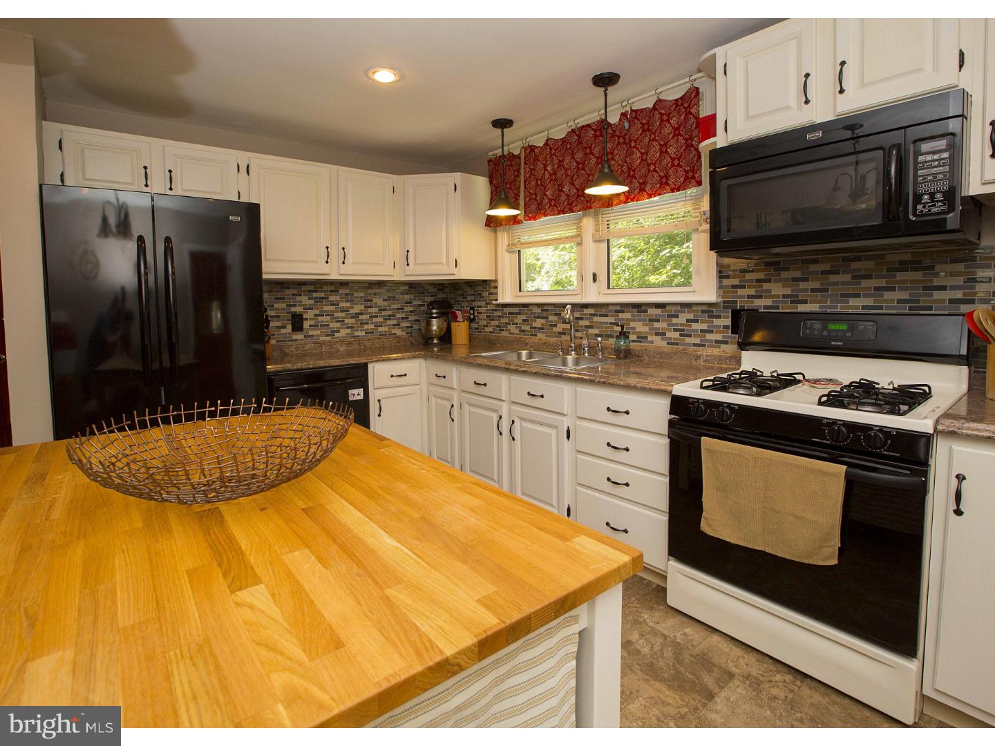 709 Filbert Street Palmyra, NJ 08065 - Photo 5 of 24 Kitchen