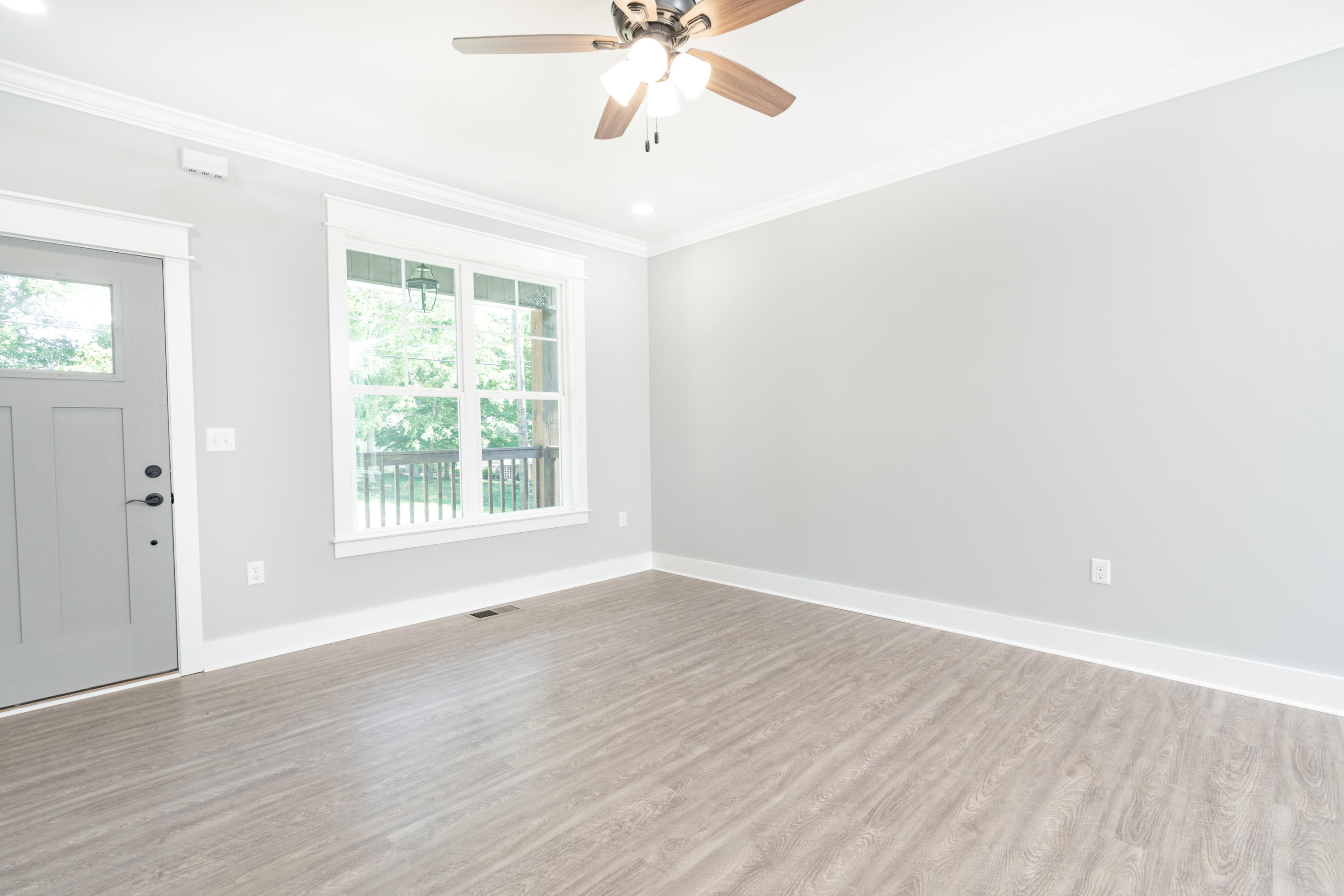725 Pin Oak Road Ringgold, GA 30736 - Photo 8 of 38 Living Area