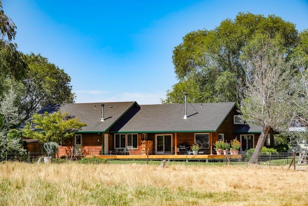 4721 Oberlin Road Montague, CA 96064 - Photo 1 of 27 Gallery Image 1