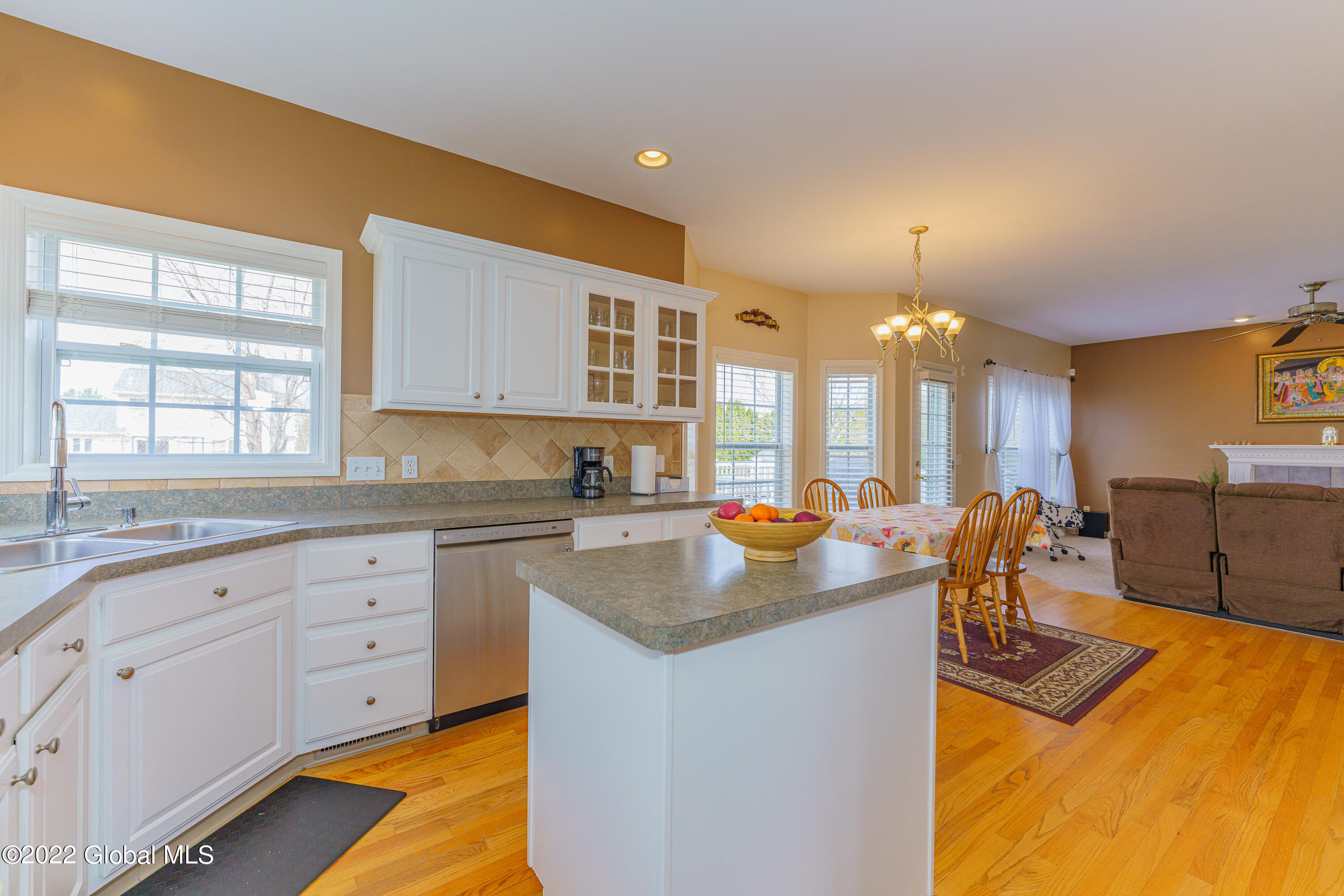 72 Blue Jay Way Rexford, NY 12148 - Photo 13 of 67 4 Kitchen 1