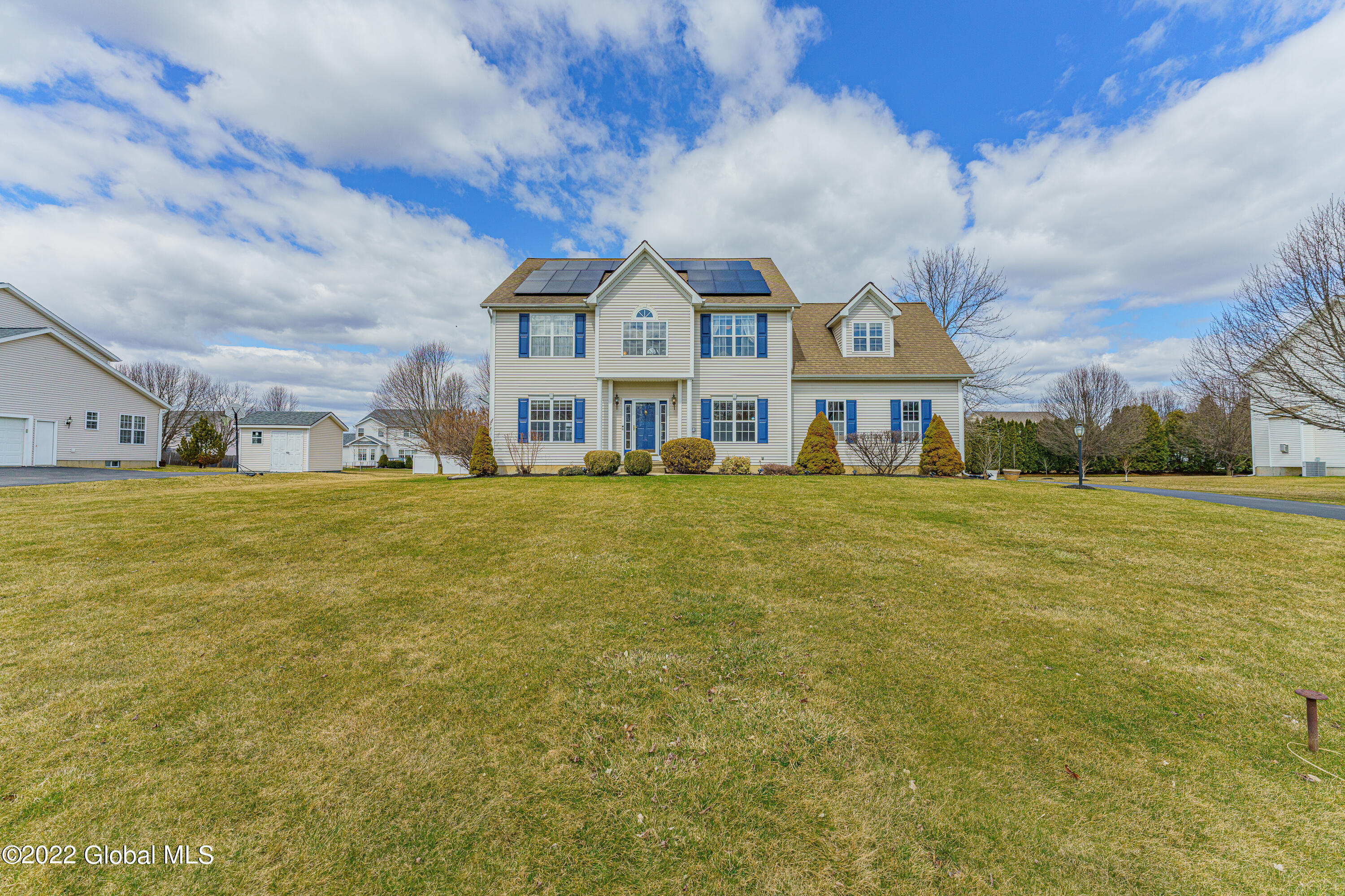 72 Blue Jay Way Rexford, NY 12148 - Photo 2 of 67 0 front 1