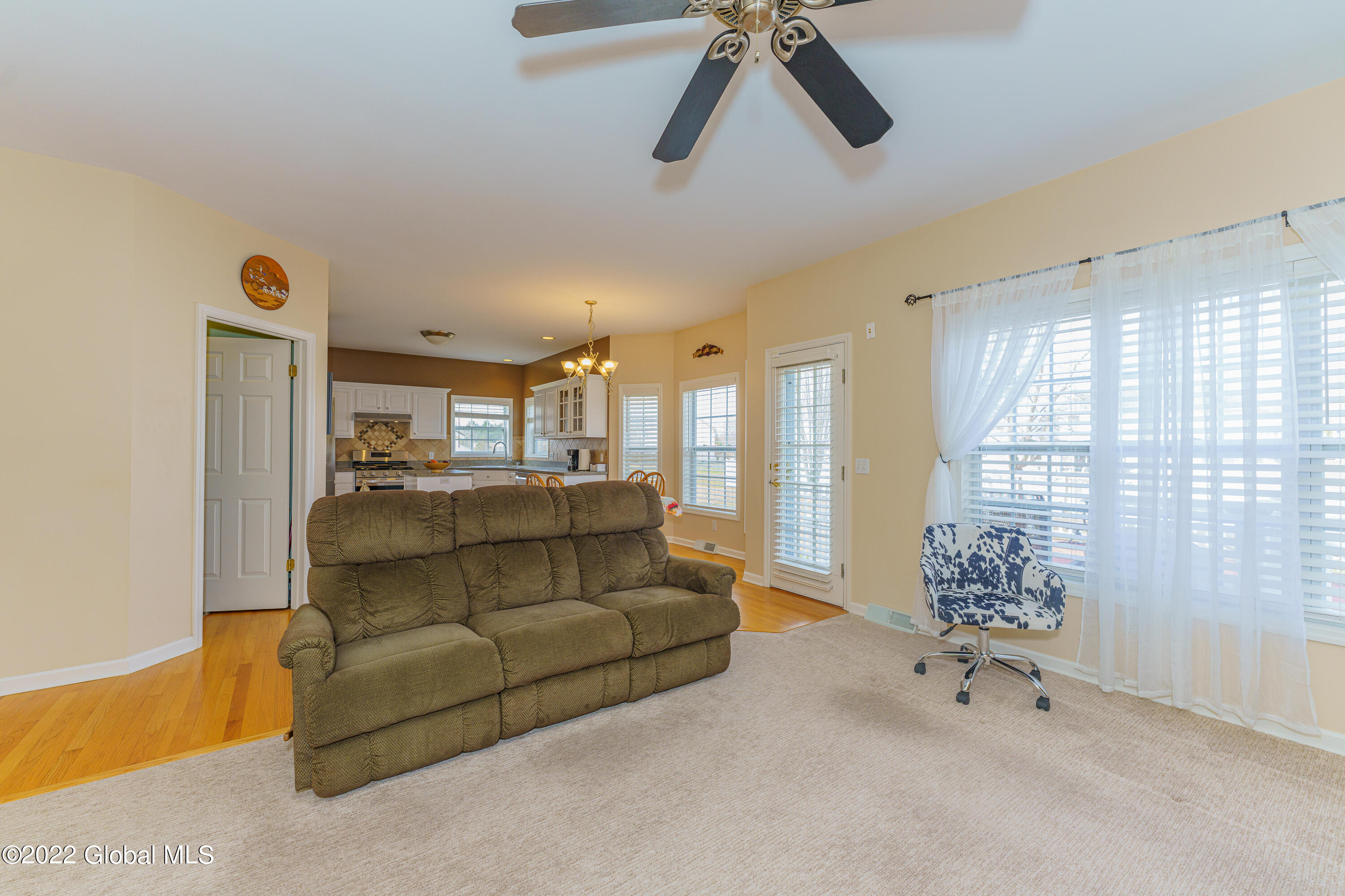 72 Blue Jay Way Rexford, NY 12148 - Photo 23 of 67 5 Familyroom 4