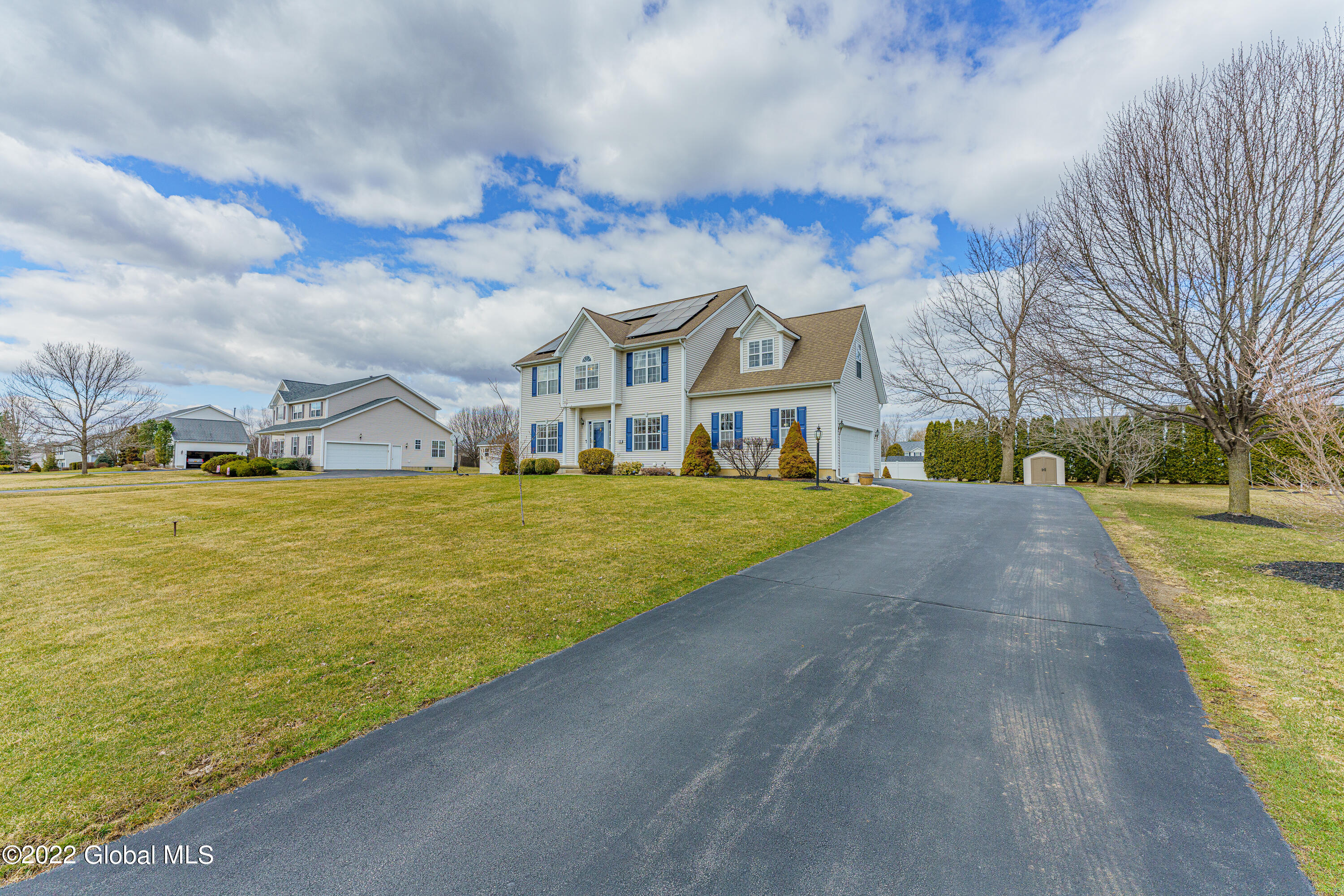 72 Blue Jay Way Rexford, NY 12148 - Photo 4 of 67 0 front 3