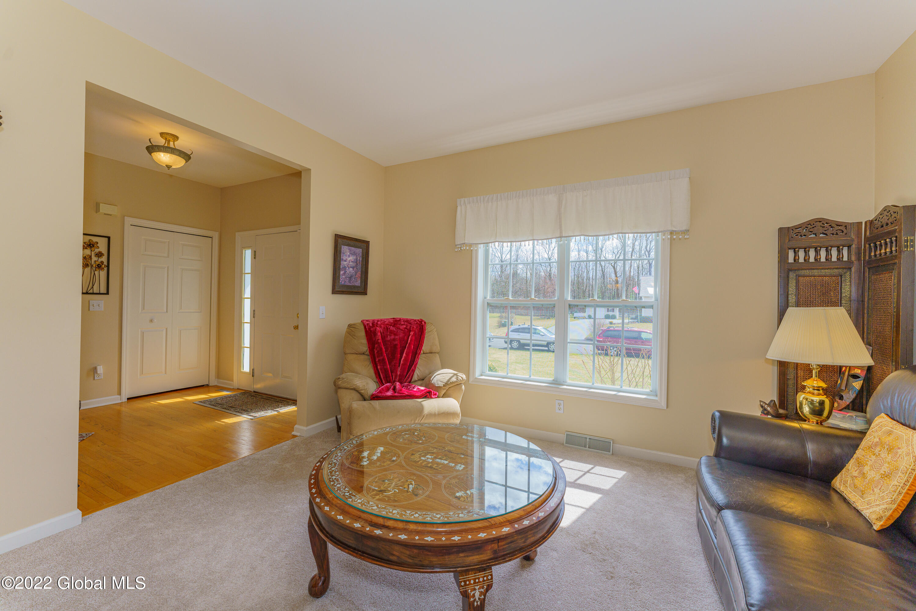 72 Blue Jay Way Rexford, NY 12148 - Photo 8 of 67 2 Livingroom 1