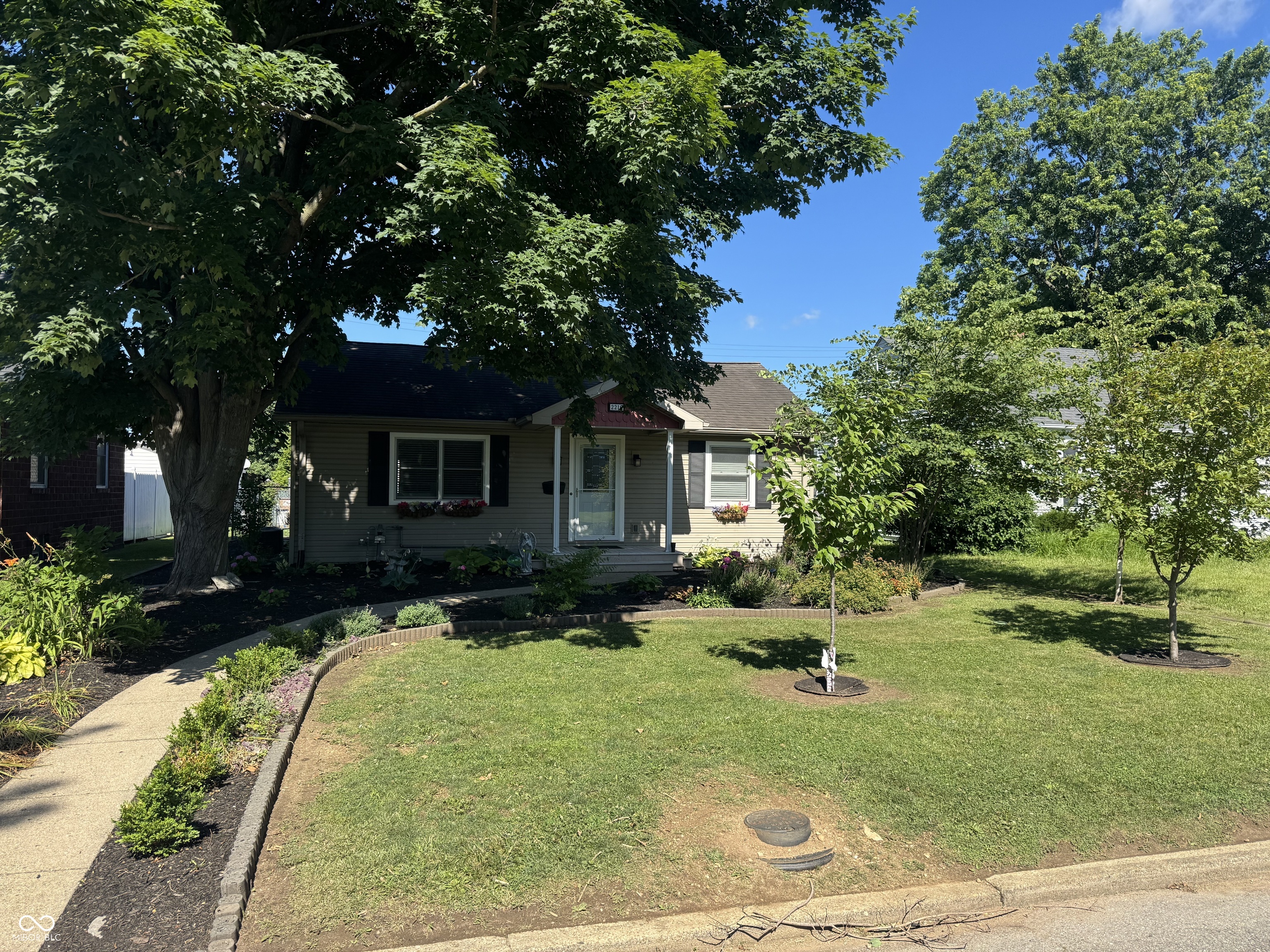 2216 Newton Street Columbus, IN 47201 - Photo 1 of 30