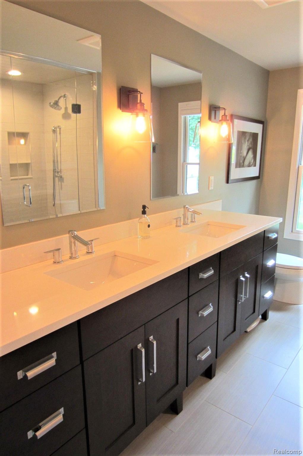 2737 Manchester Road Birmingham, MI 48009 - Photo 18 of 42 Owner's spa-like bath. Comfortably spacious, ideal