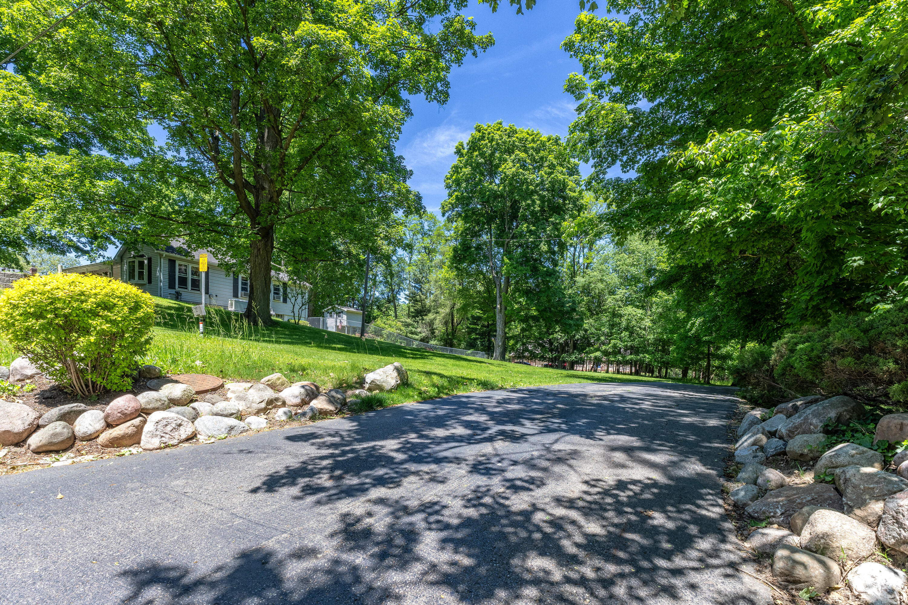 1722 West Kilgore Road Kalamazoo, MI 49008 - Photo 6 of 54 Kilgore_1722_Exterior (4)