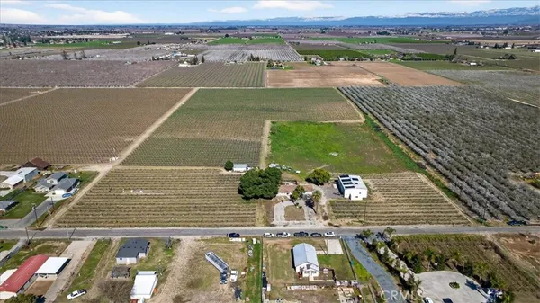 an aerial view of a tennis ground