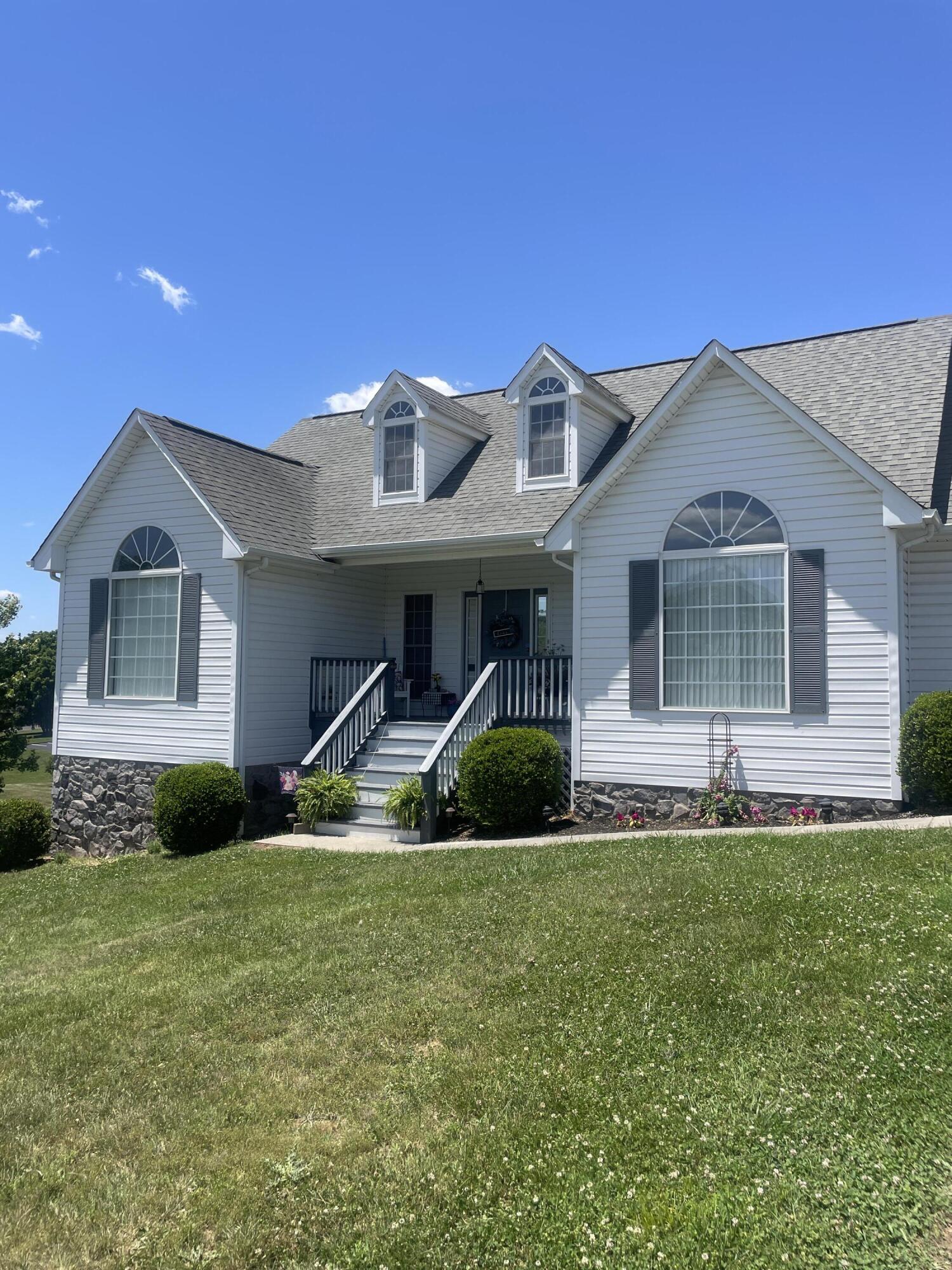 3523 Pinnacle Ridge Road Northeast Roanoke, VA 24012 - Photo 3 of 38 ADFFB877-7ABB-411E-BC7F-DE824A574CE3