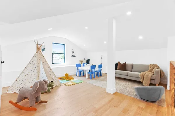 $9,000 | 122 Cabot Street, Unit 122, Newton, MA 02458