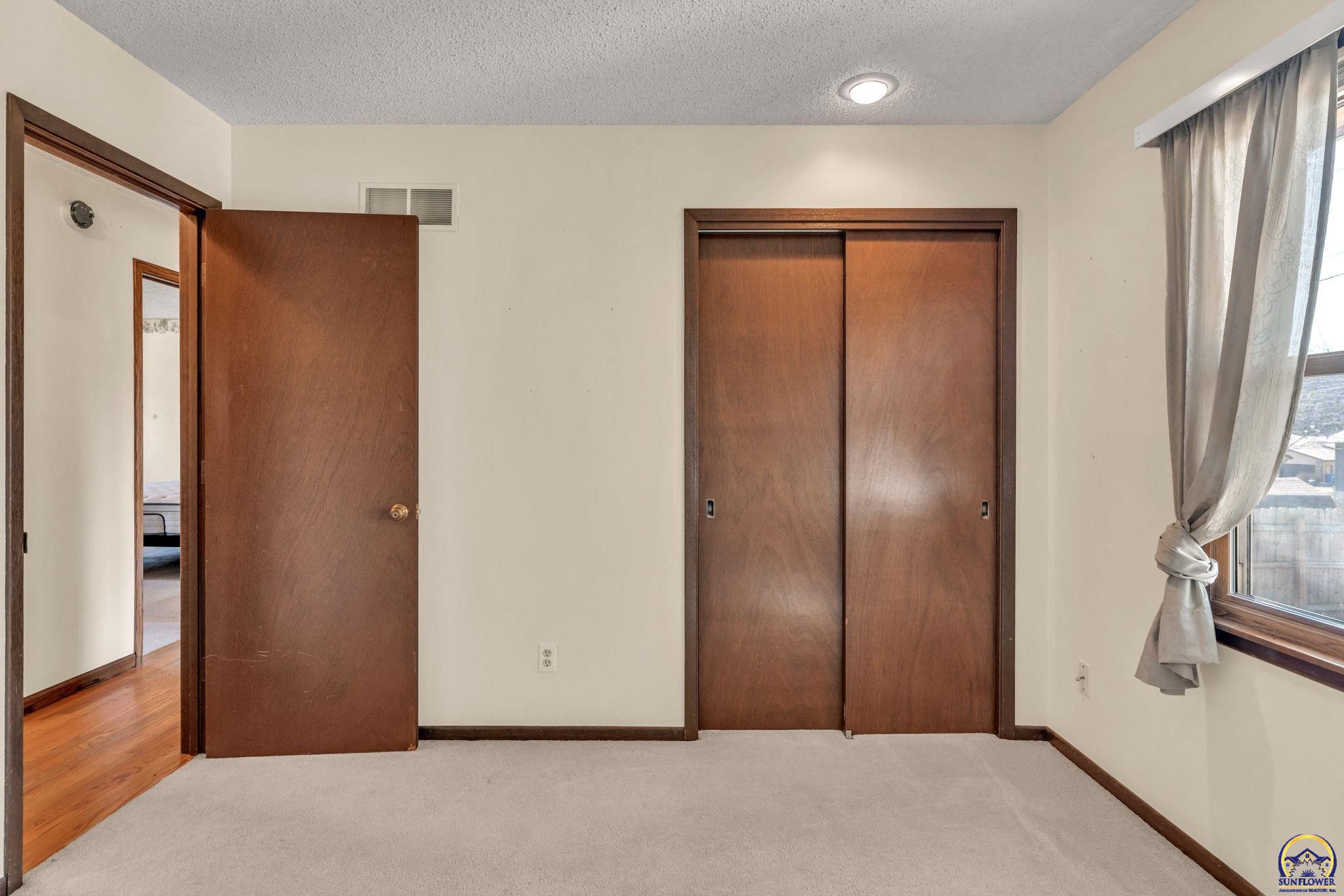 3131 Southwest Belle Avenue Topeka, KS 66614 - Photo 17 of 40