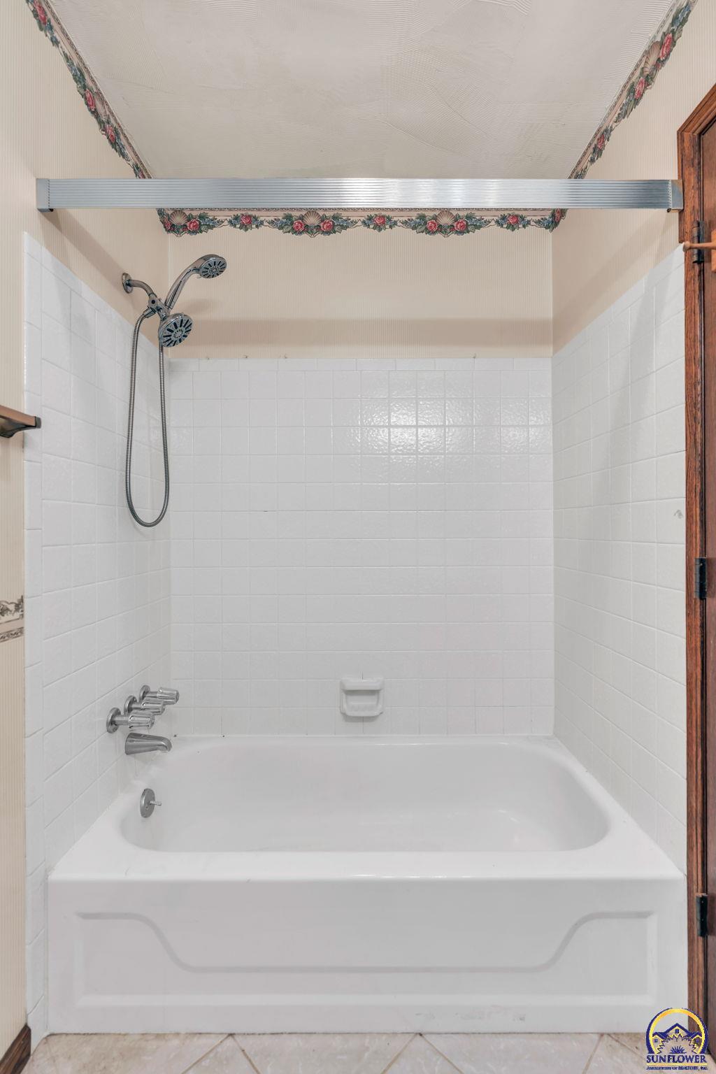 3131 Southwest Belle Avenue Topeka, KS 66614 - Photo 18 of 40