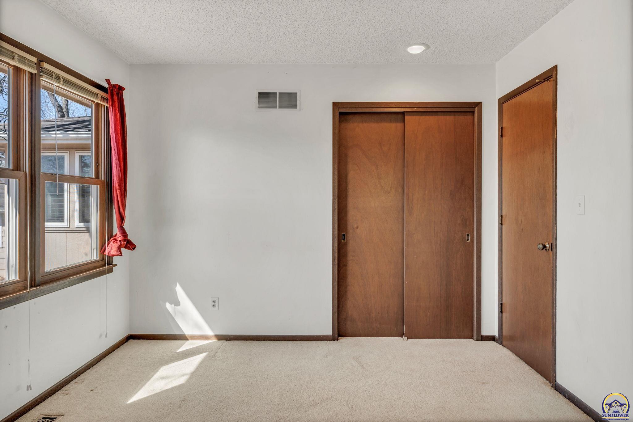 3131 Southwest Belle Avenue Topeka, KS 66614 - Photo 20 of 40