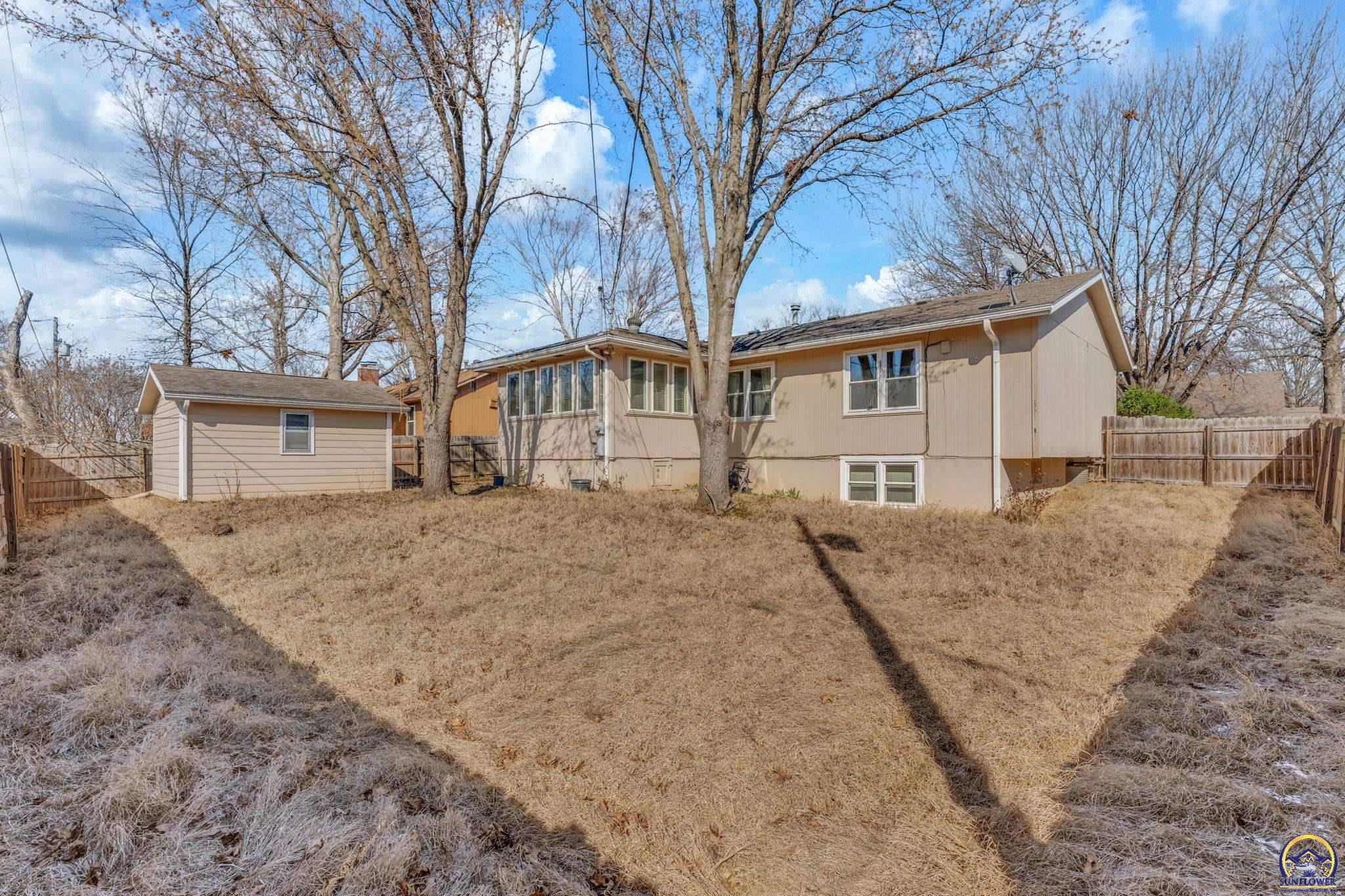 3131 Southwest Belle Avenue Topeka, KS 66614 - Photo 2 of 40