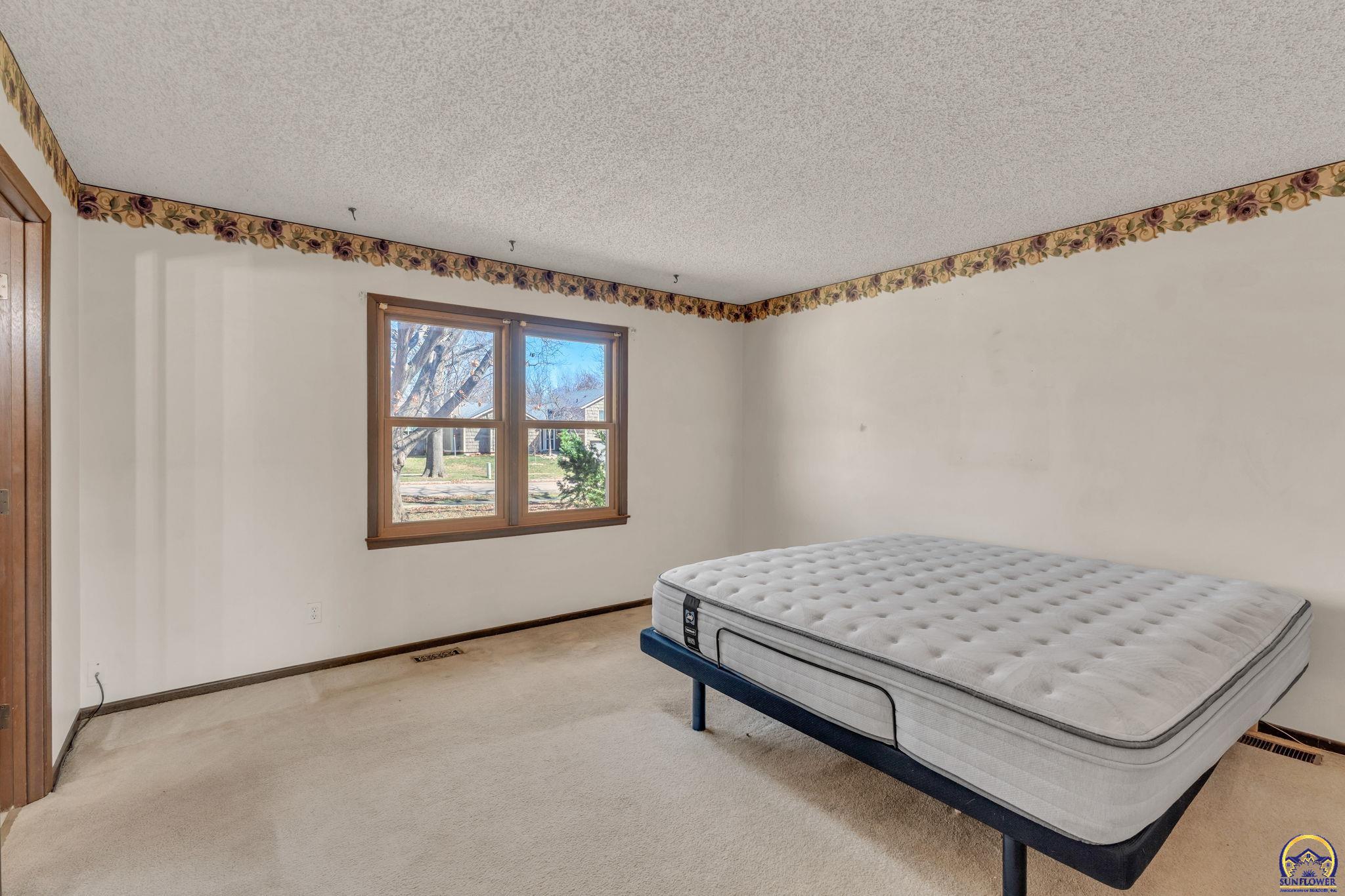 3131 Southwest Belle Avenue Topeka, KS 66614 - Photo 21 of 40