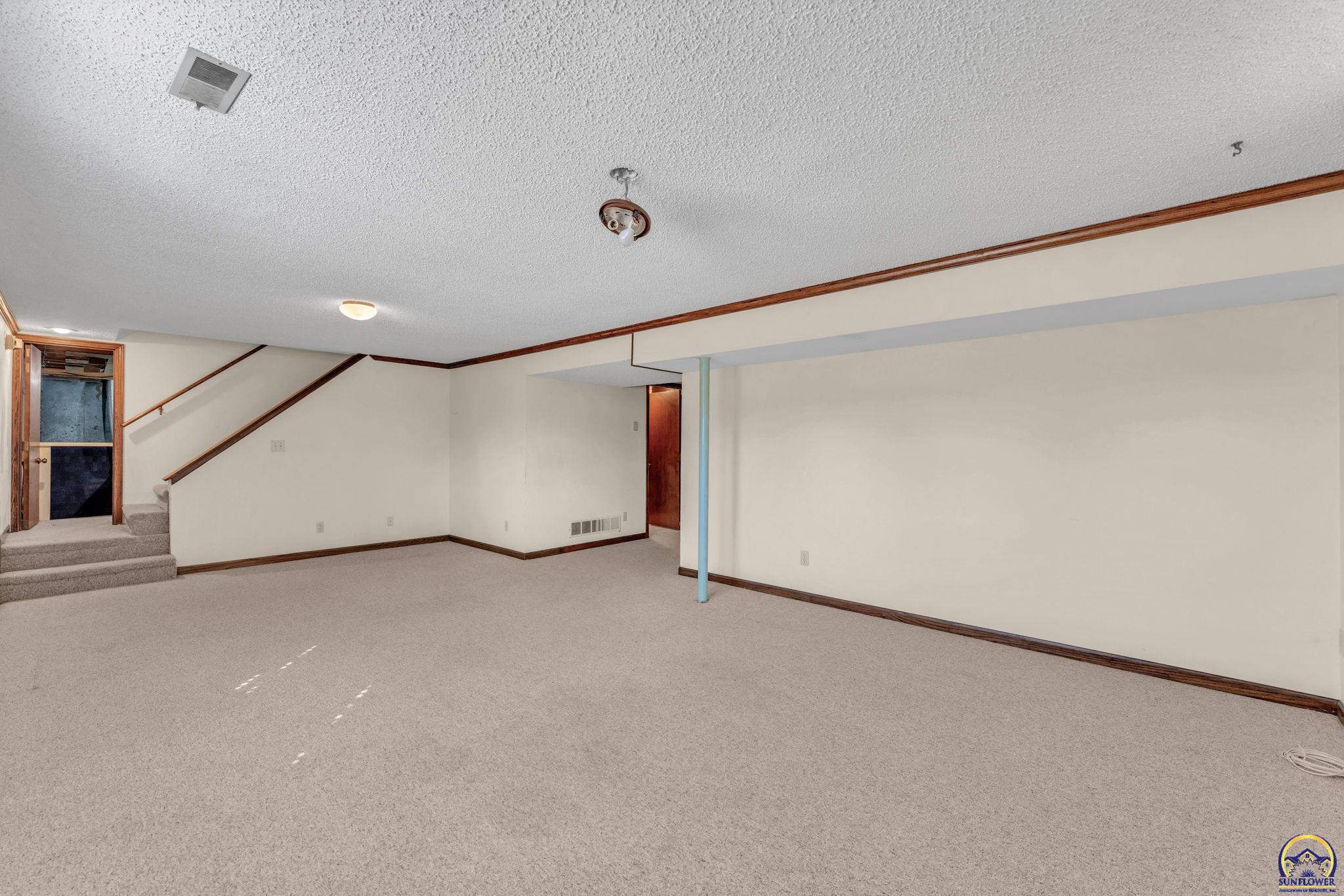 3131 Southwest Belle Avenue Topeka, KS 66614 - Photo 25 of 40