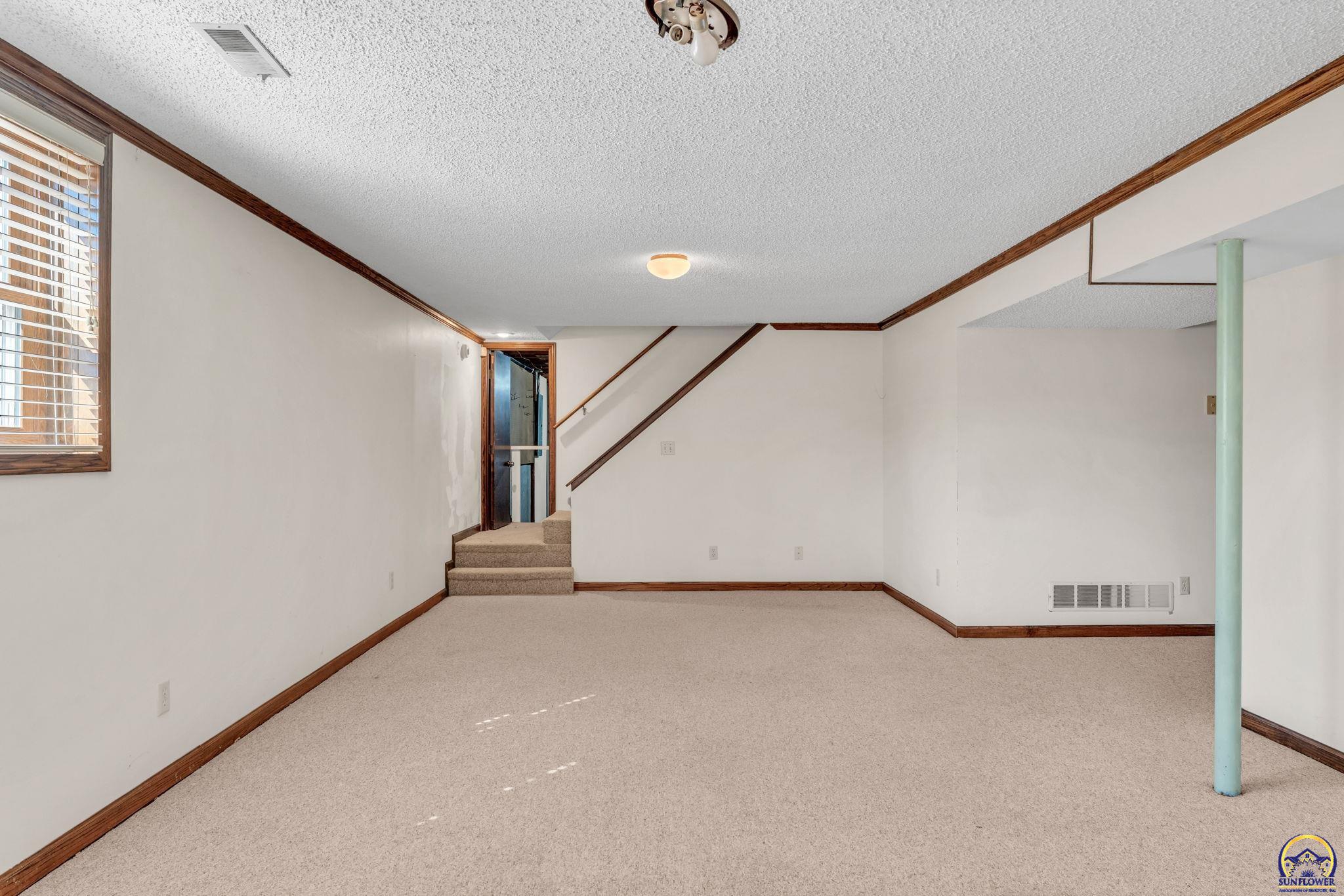 3131 Southwest Belle Avenue Topeka, KS 66614 - Photo 26 of 40